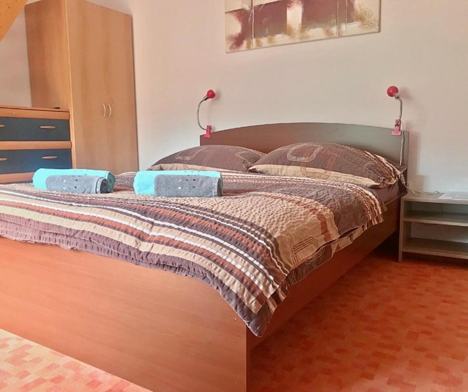 Apartmama Lipova Bagian luar foto