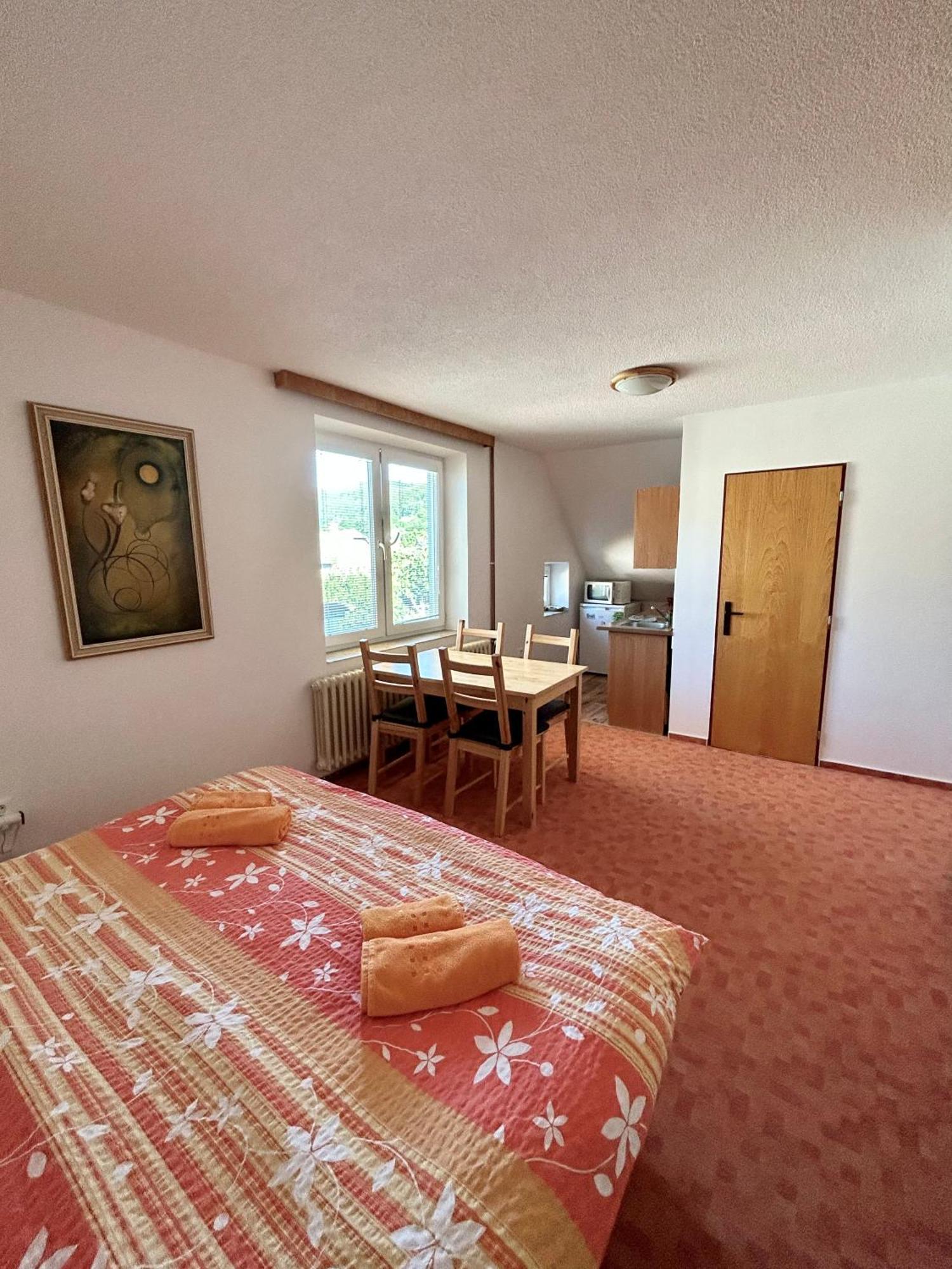 Apartmama Lipova Bagian luar foto